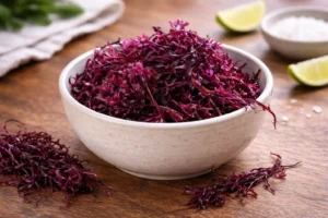 Cuenco lleno de musgo marino.